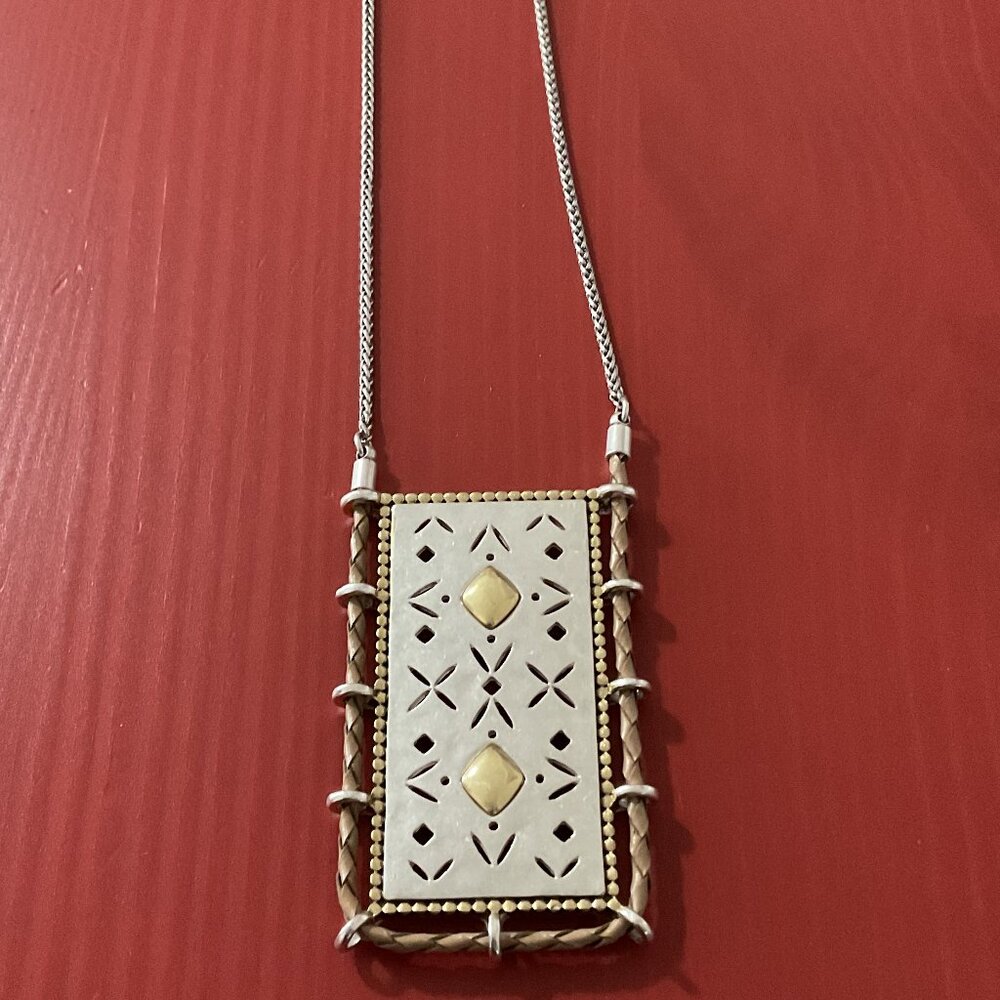 EUC Lucky Brand long pendant